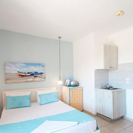 Angelos Studios Vromolimnos Chambre photo